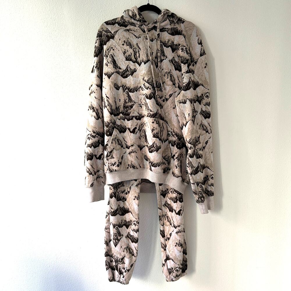 Twenty Montreal Men’s Hyper Reality Mountain Sweatsuit Set Size Medium